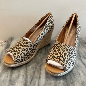 NWOB Toms Michelle Leopard Wedge Shoes Heels 7.5